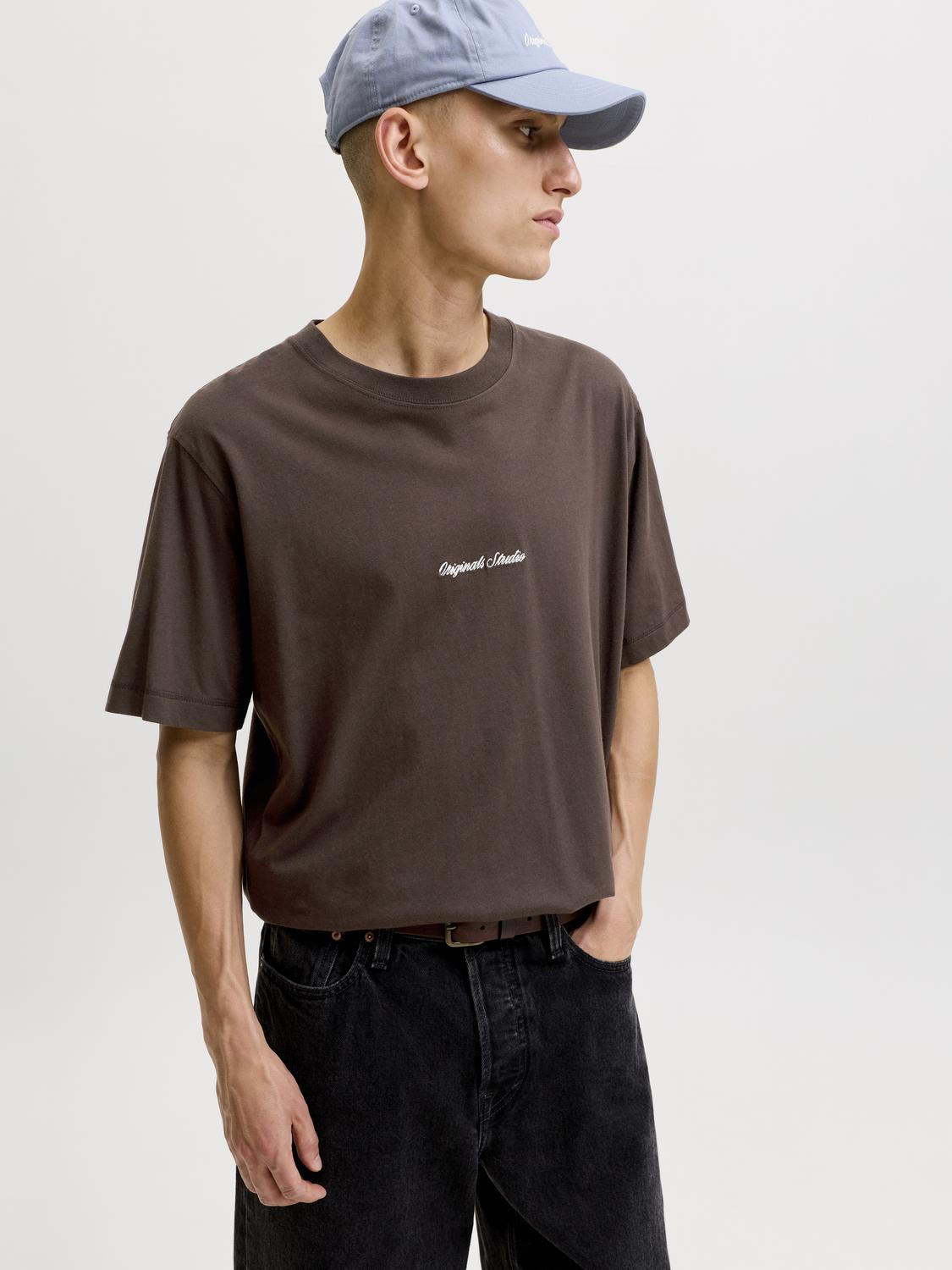 model_shot-creative
